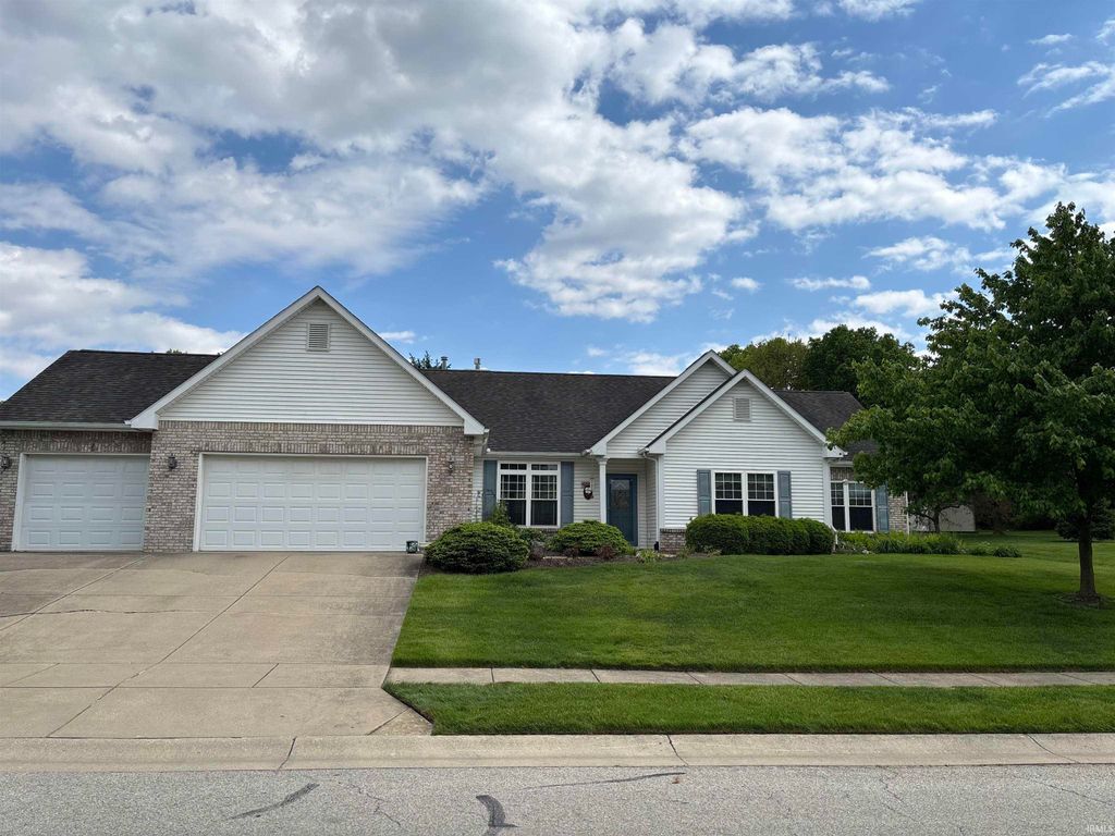 Photo of 2111 Canyon Creek Drive, Lafayette, IN 47909 (MLS # 202616015)