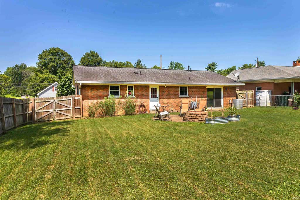 Photo of 1315 Tupman Road, Evansville, IN 47720 (MLS # 202627786)