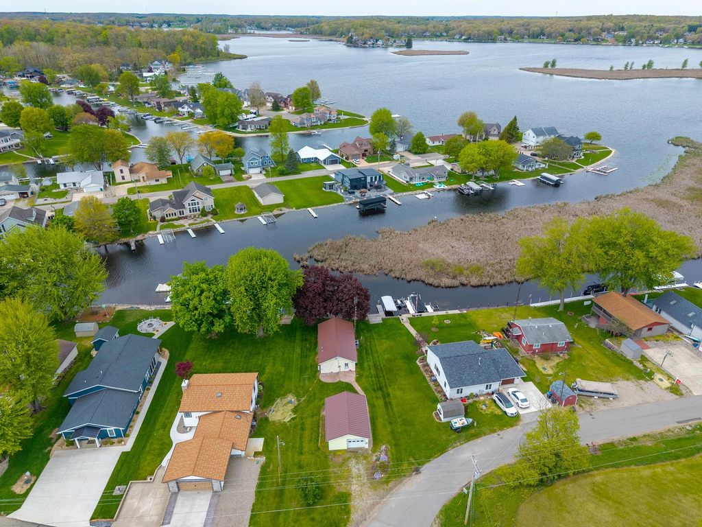 Photo of 380 Lane 852 Snow Lake LK, Fremont, IN 46737 (MLS # 202616889)