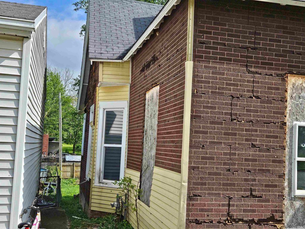 Photo of 6 W Meredith Street, Frankfort, IN 46041 (MLS # 202616075)