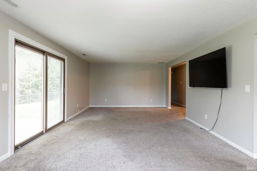 Photo of 5625 Breconshire Drive, Fort Wayne, IN 46804 (MLS # 202619834)