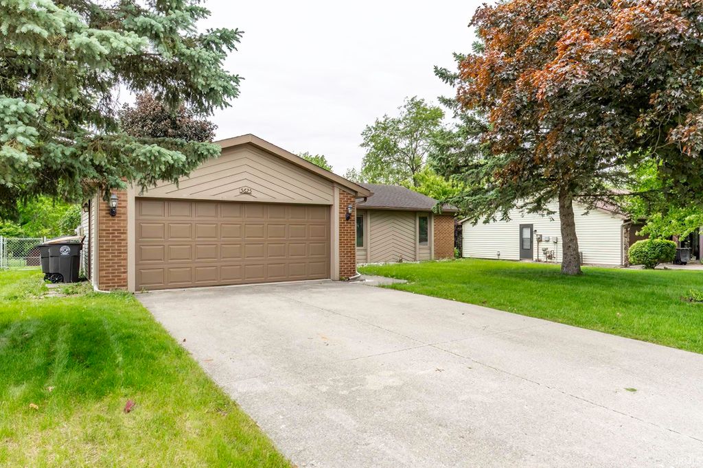 Photo of 5625 Breconshire Drive, Fort Wayne, IN 46804 (MLS # 202619834)