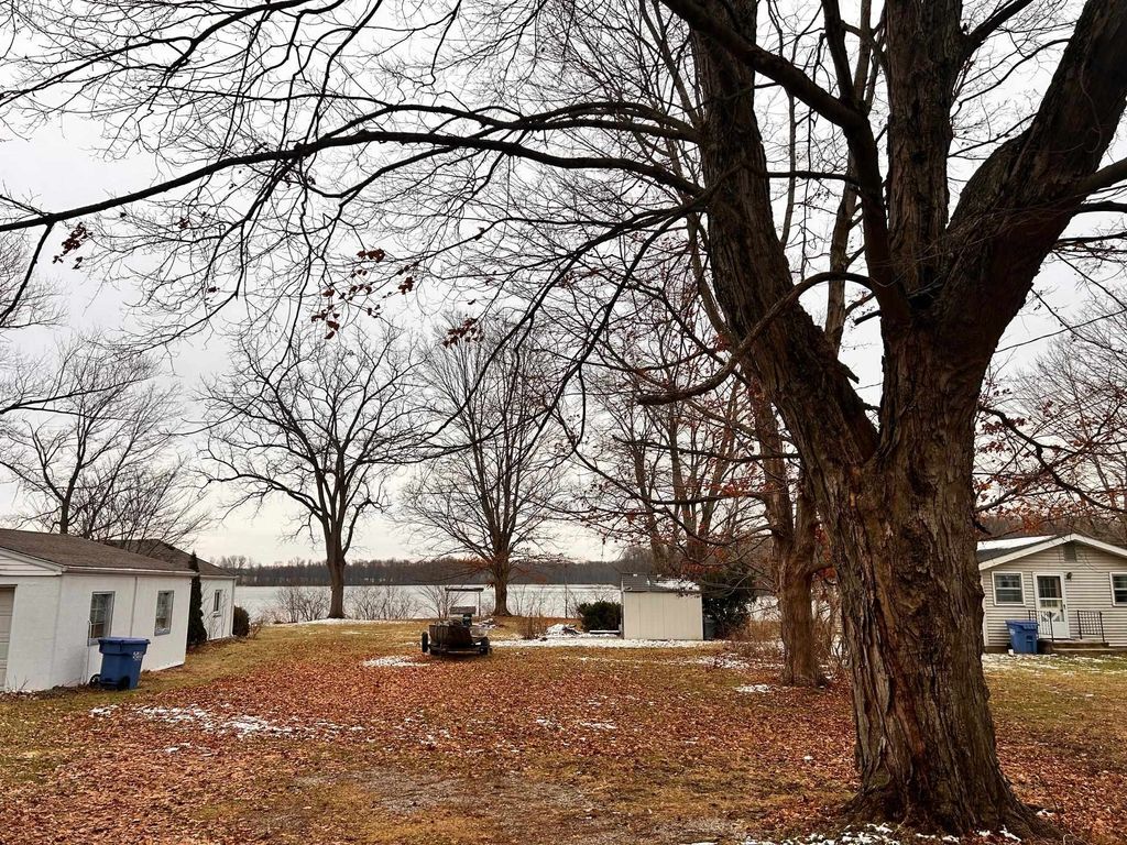 Photo of 3475 W Shoreline Drive, Columbia City, IN 46725 (MLS # 202601481)