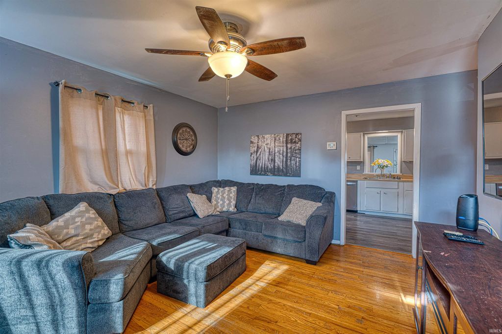 Photo of 1512 N Saint James Boulevard, Evansville, IN 47711 (MLS # 202616127)