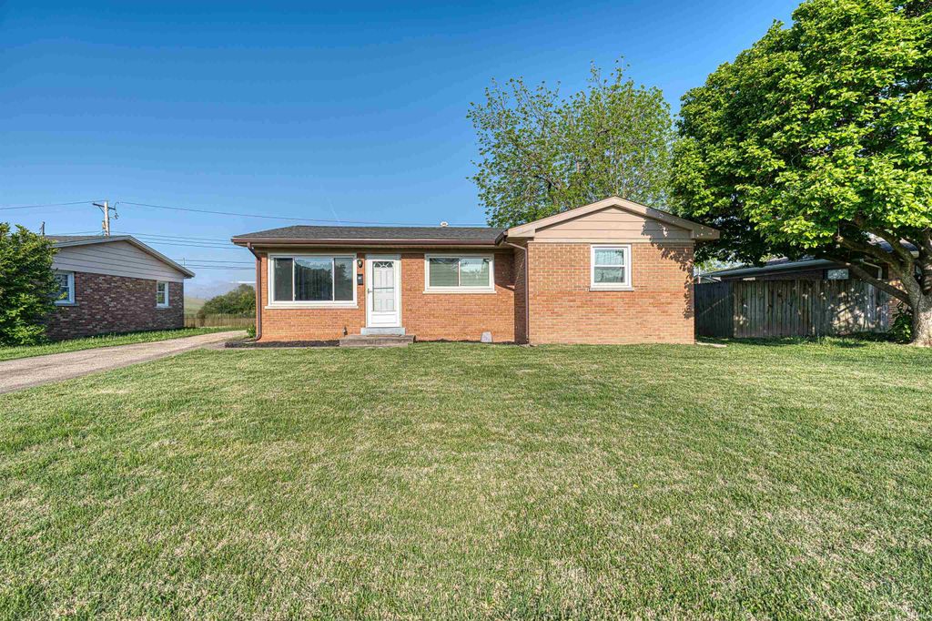 Photo of 1512 N Saint James Boulevard, Evansville, IN 47711 (MLS # 202616127)