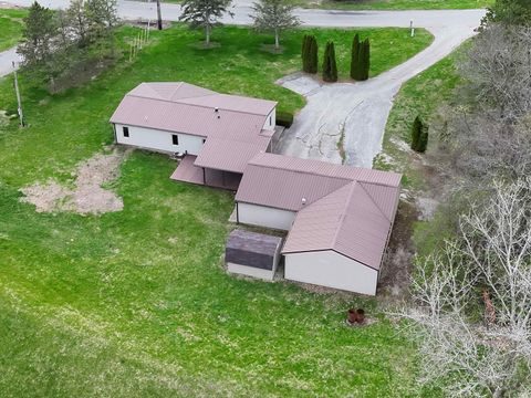 Photo of 2305 S Wallick Road, Peru, IN 46970 (MLS # 202610994)