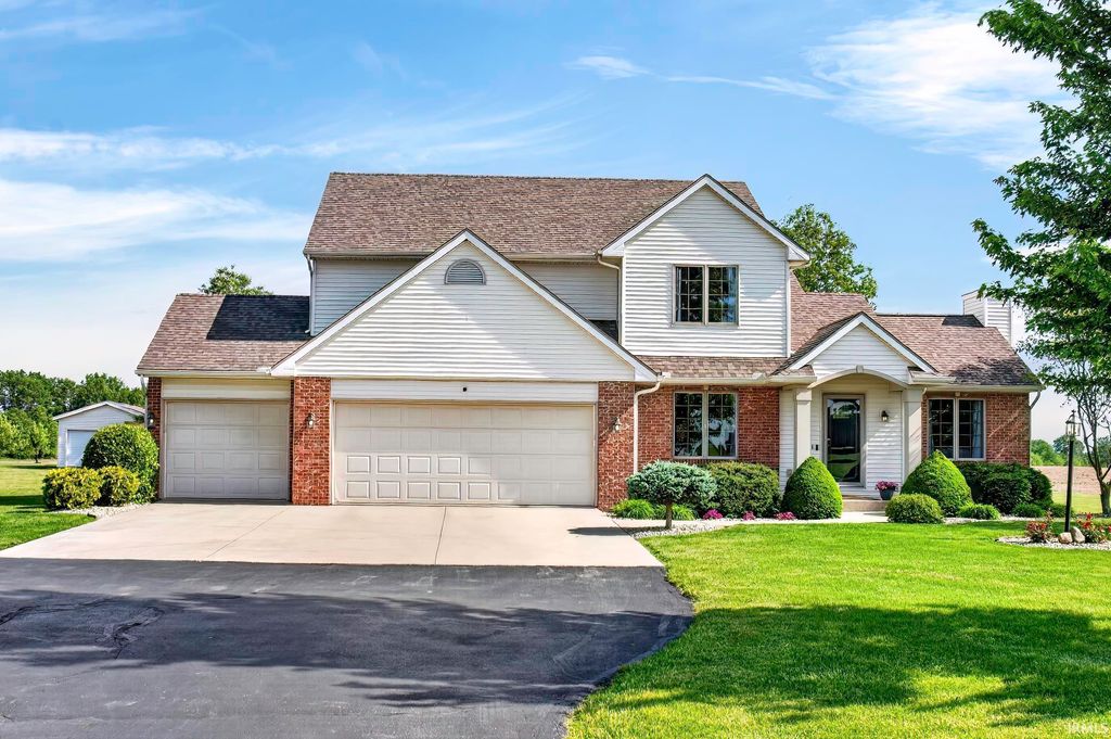 Photo of 305 E 800 N, Uniondale, IN 46791 (MLS # 202619611)