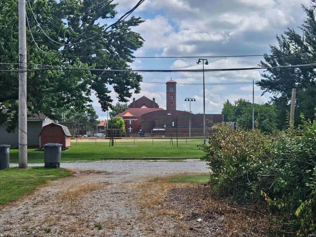 Photo of 1311 E Walnut Street, Evansville, IN 47714 (MLS # 202629960)