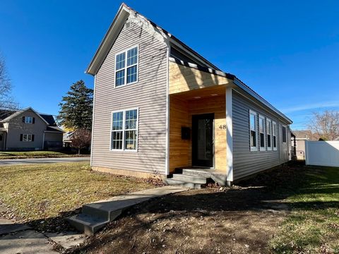 Photo of 484 W 5Th Street, Peru, IN 46970 (MLS # 202547159)