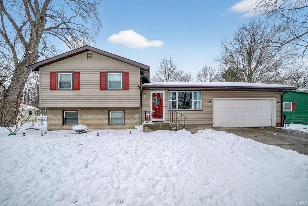 Photo of 54570 Bethany Drive, Mishawaka, IN 46545 (MLS # 202603578)