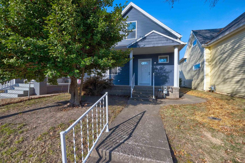 Photo of 212 E Delaware Street, Evansville, IN 47711 (MLS # 202549384)