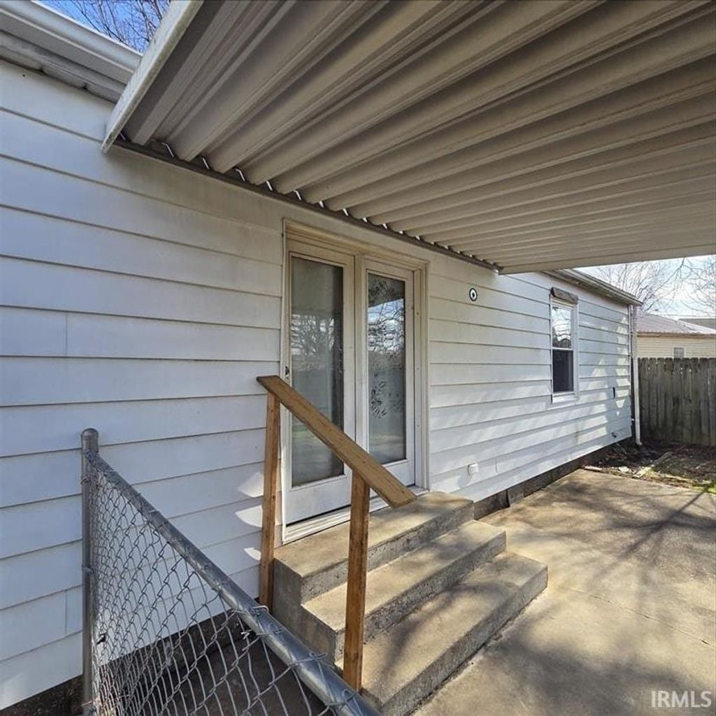 Photo of 1501 S Ruston Street, Evansville, IN 47714 (MLS # 202608935)
