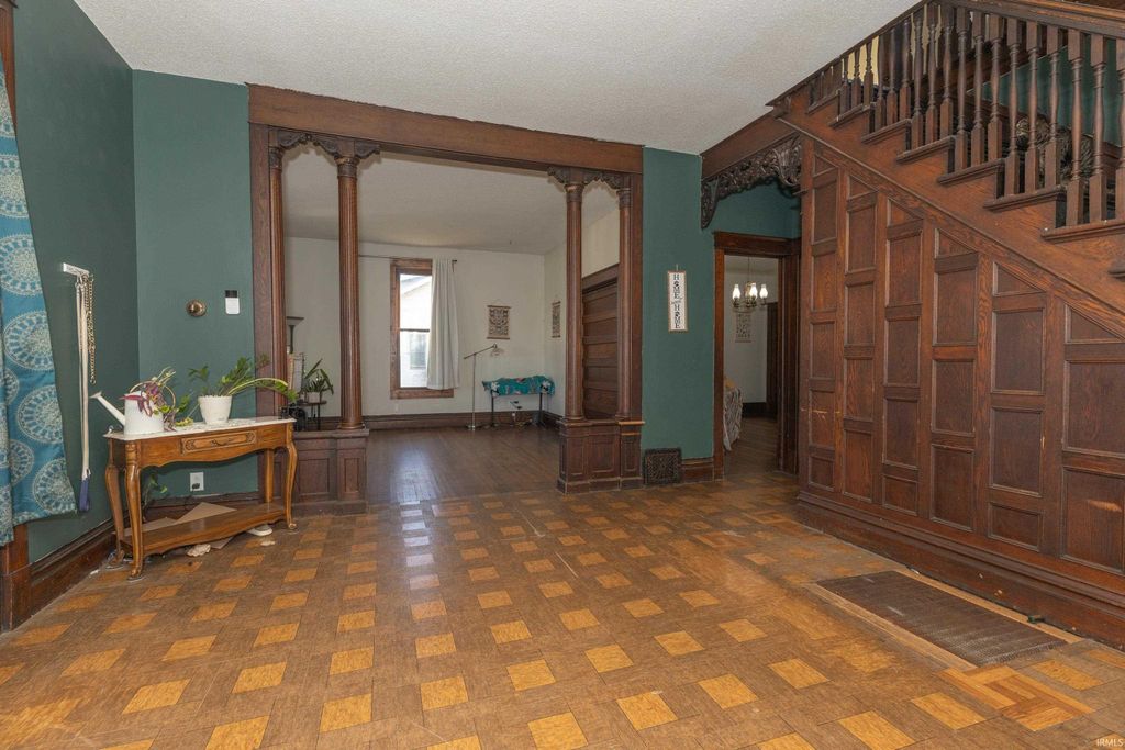 Photo of 847 Lincoln Avenue, Evansville, IN 47713 (MLS # 202549415)