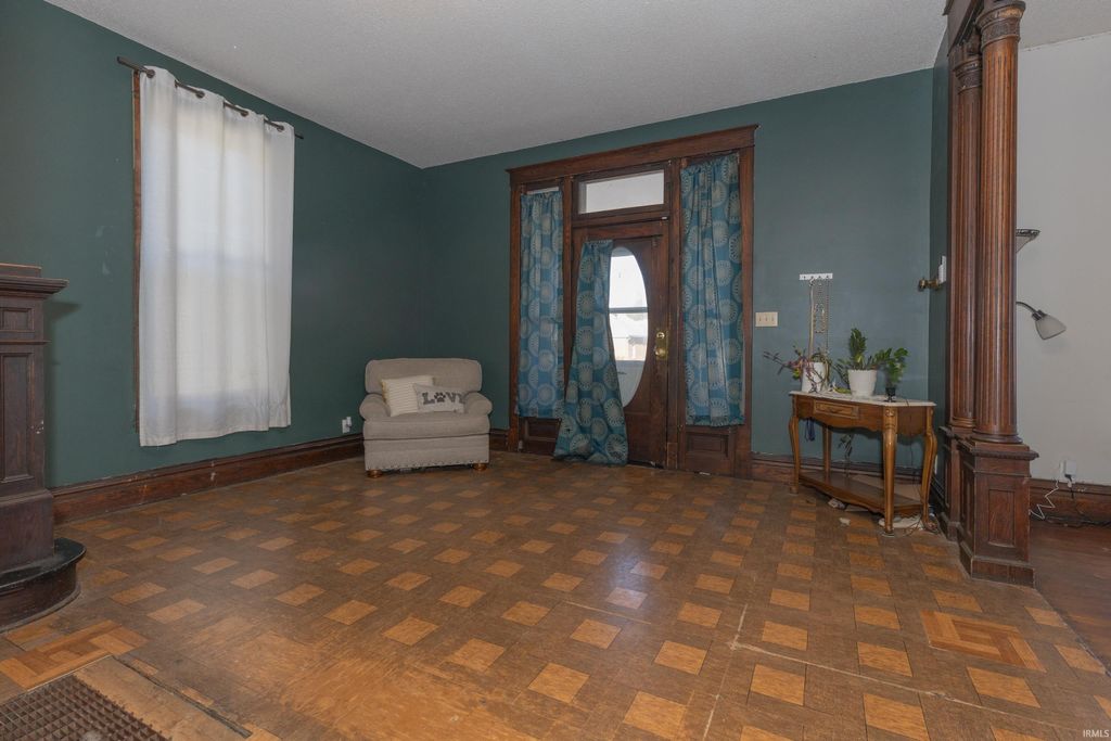 Photo of 847 Lincoln Avenue, Evansville, IN 47713 (MLS # 202549415)