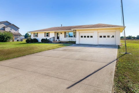 Photo of 6109 Fitzgerald Road, Evansville, IN 47715 (MLS # 202643714)