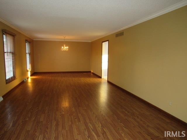 Photo of 1117 Pinehurst Drive, Mount Vernon, IN 47620 (MLS # 202626568)