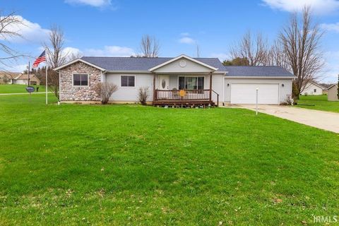 Photo of 2804 E Lapoint Drive, Milford, IN 46542 (MLS # 202611328)