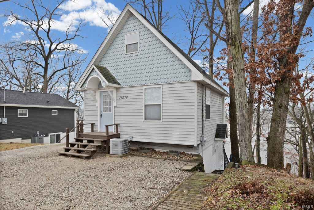 Photo of 11914 W Breezy Point Drive, Monticello, IN 47960 (MLS # 202607538)