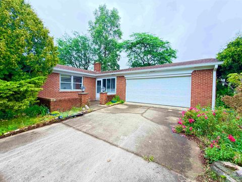 Photo of 1521 Canterbury Court, Huntington, IN 46750 (MLS # 202624751)