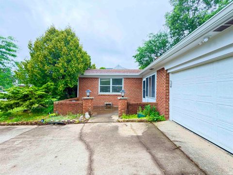 Tiny photo for 1521 Canterbury Court, Huntington, IN 46750 (MLS # 202624751)