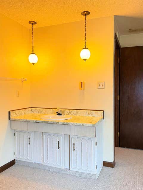 Tiny photo for 1521 Canterbury Court, Huntington, IN 46750 (MLS # 202624751)
