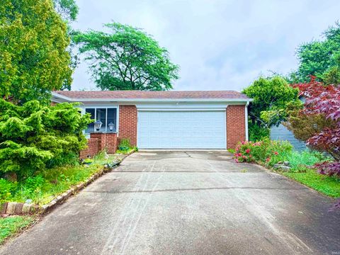 Tiny photo for 1521 Canterbury Court, Huntington, IN 46750 (MLS # 202624751)