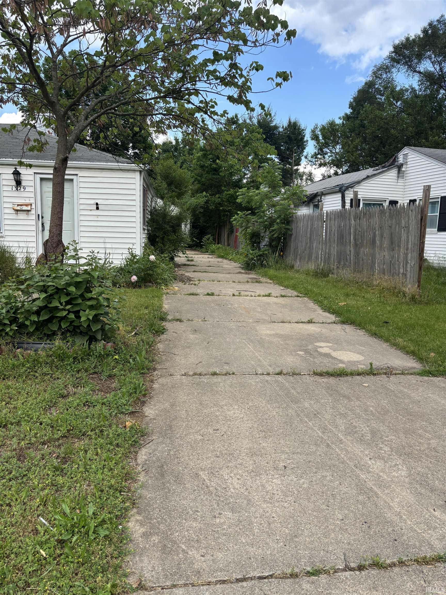 South Bend, Indiana 46616, United States, 2 Bedrooms Bedrooms, ,1 BathroomBathrooms,Residential,Active,147336