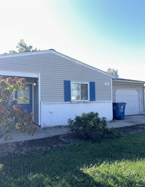 Photo of 1511 Forbes Avenue, Peru, IN 46970 (MLS # 202644151)