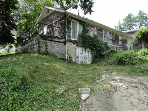Photo of 227 20th Street, Bedford, IN 47421 (MLS # 202629383)