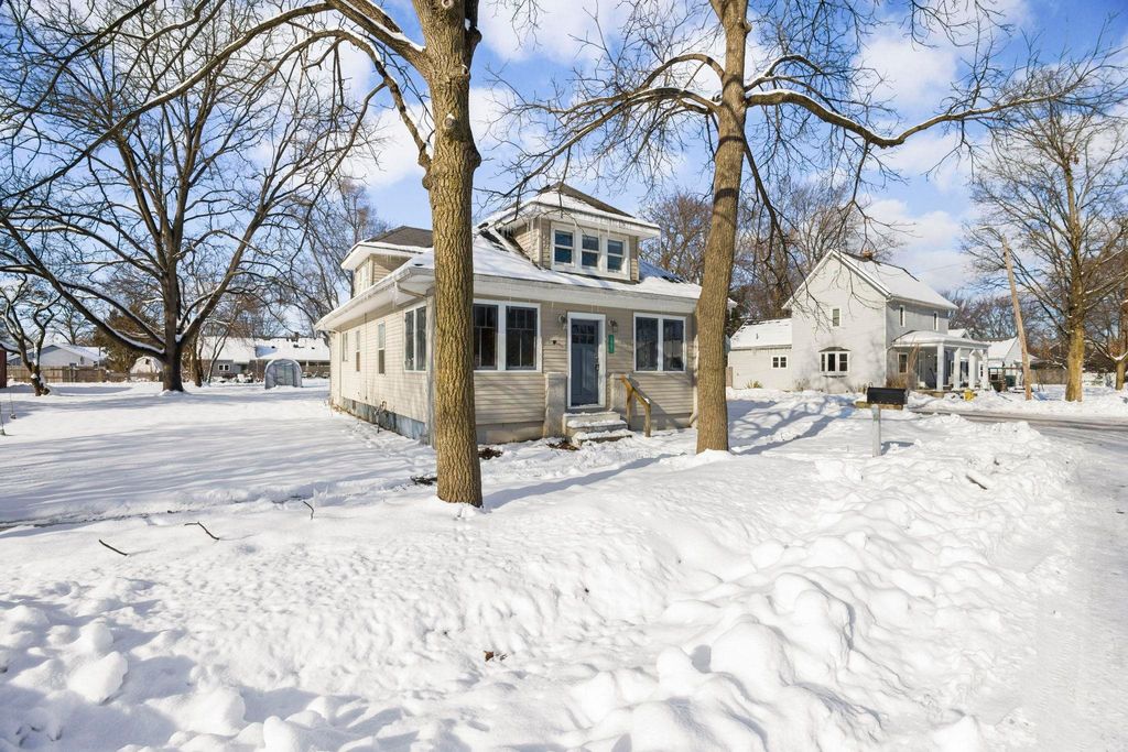 Photo of 1001 S 12Th Street, Goshen, IN 46526 (MLS # 202548660)