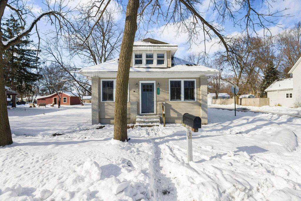 Photo of 1001 S 12Th Street, Goshen, IN 46526 (MLS # 202548660)