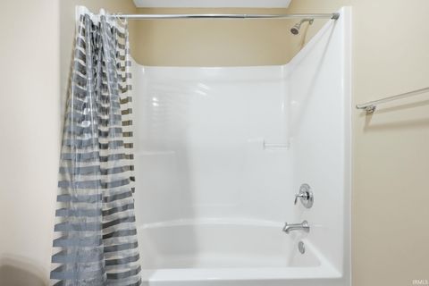 Tiny photo for 436 Kings Cross Crossing, Huntington, IN 46750 (MLS # 202611567)