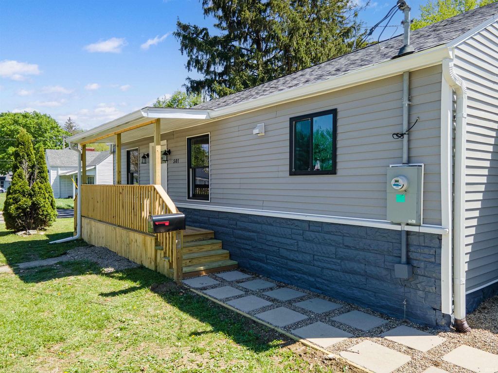 Photo of 501 W 38th Street, Marion, IN 46953 (MLS # 202614107)