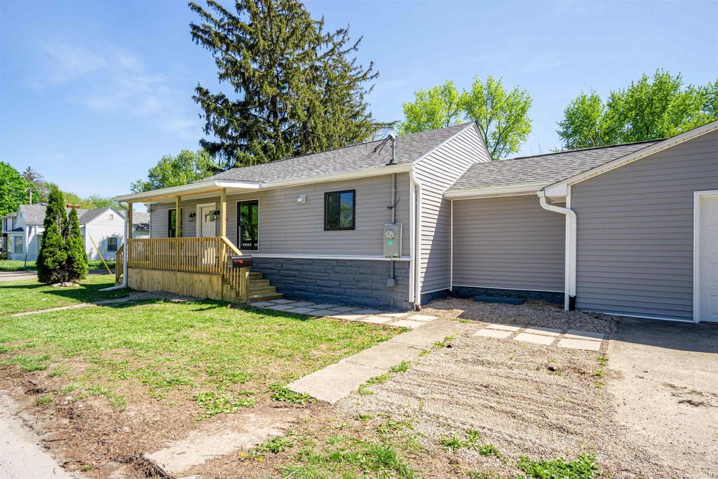 Photo of 501 W 38th Street, Marion, IN 46953 (MLS # 202614107)