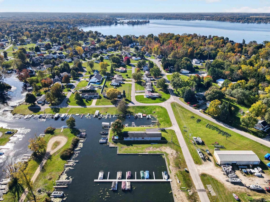 Photo of 11696 N Treasure Island Drive, Cromwell, IN 46732 (MLS # 202644107)