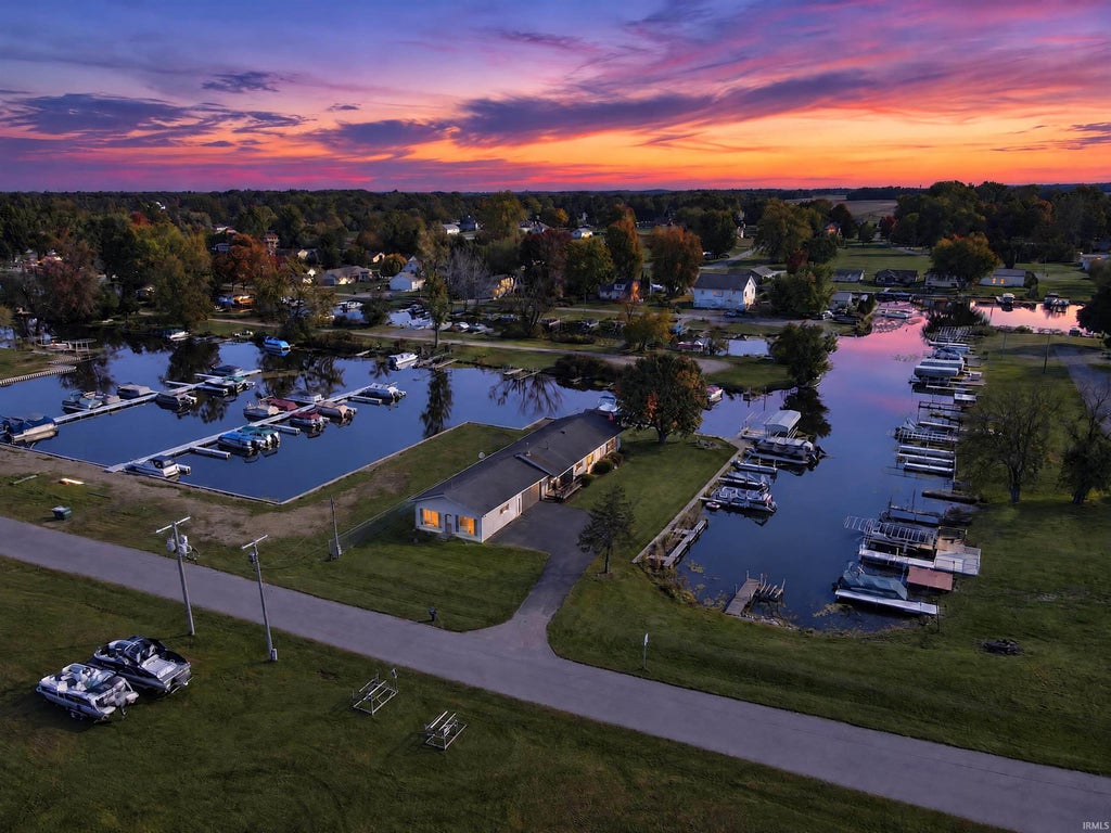 Photo of 11696 N Treasure Island Drive, Cromwell, IN 46732 (MLS # 202644107)