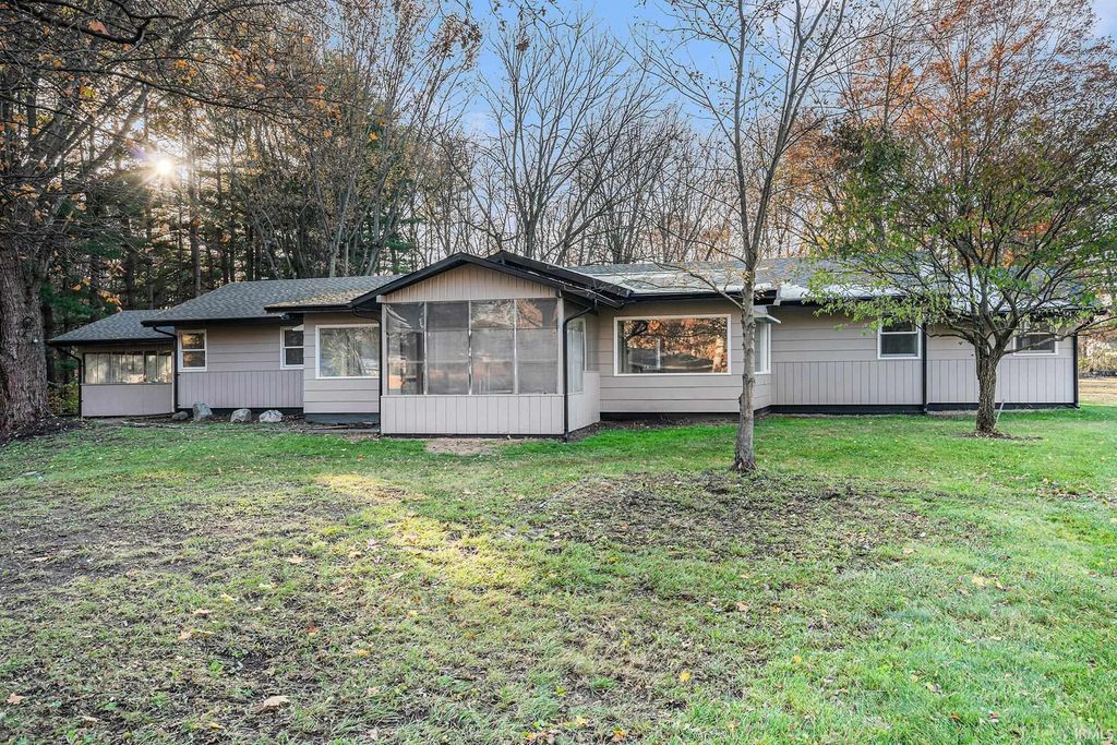 Photo of 56825 Elmer Avenue, South Bend, IN 46619 (MLS # 202546238)