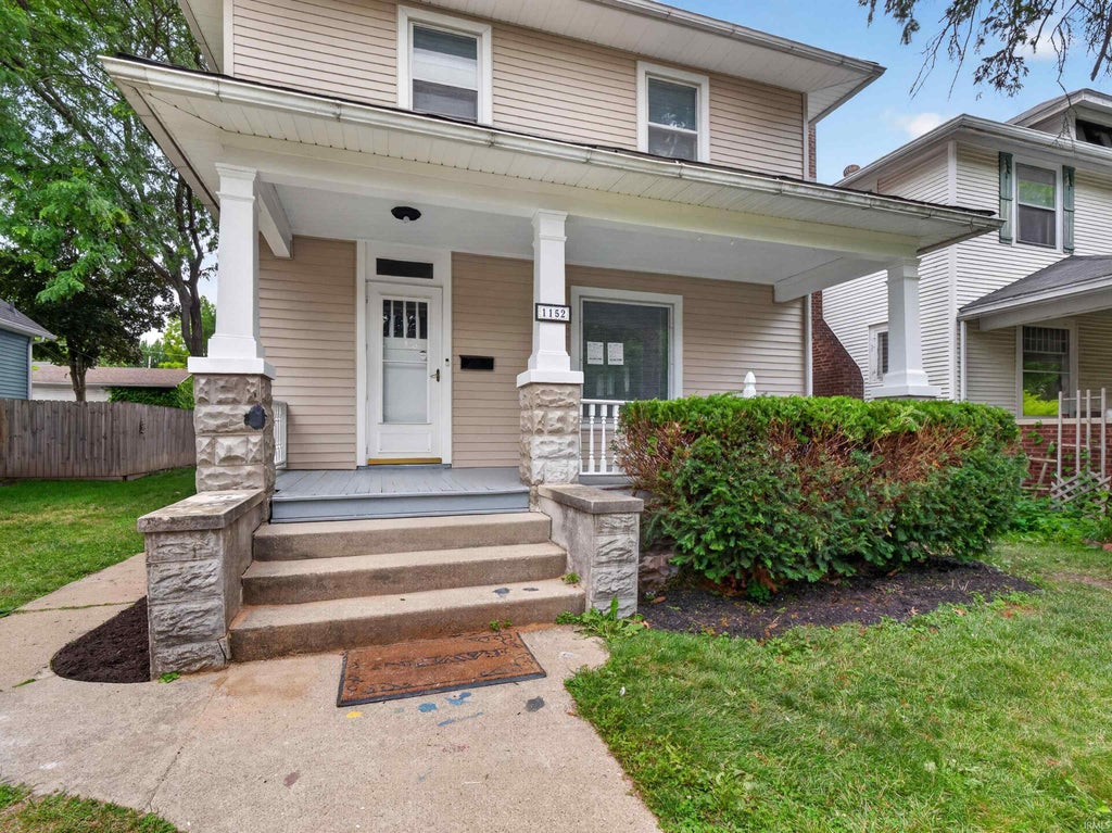 Photo of 1152 W Oakdale Drive, Fort Wayne, IN 46807 (MLS # 202625546)