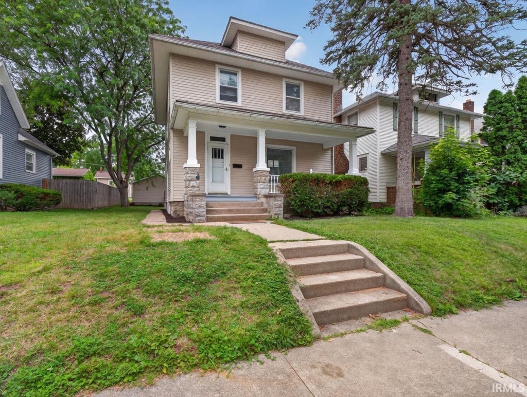 Photo of 1152 W Oakdale Drive, Fort Wayne, IN 46807 (MLS # 202625546)