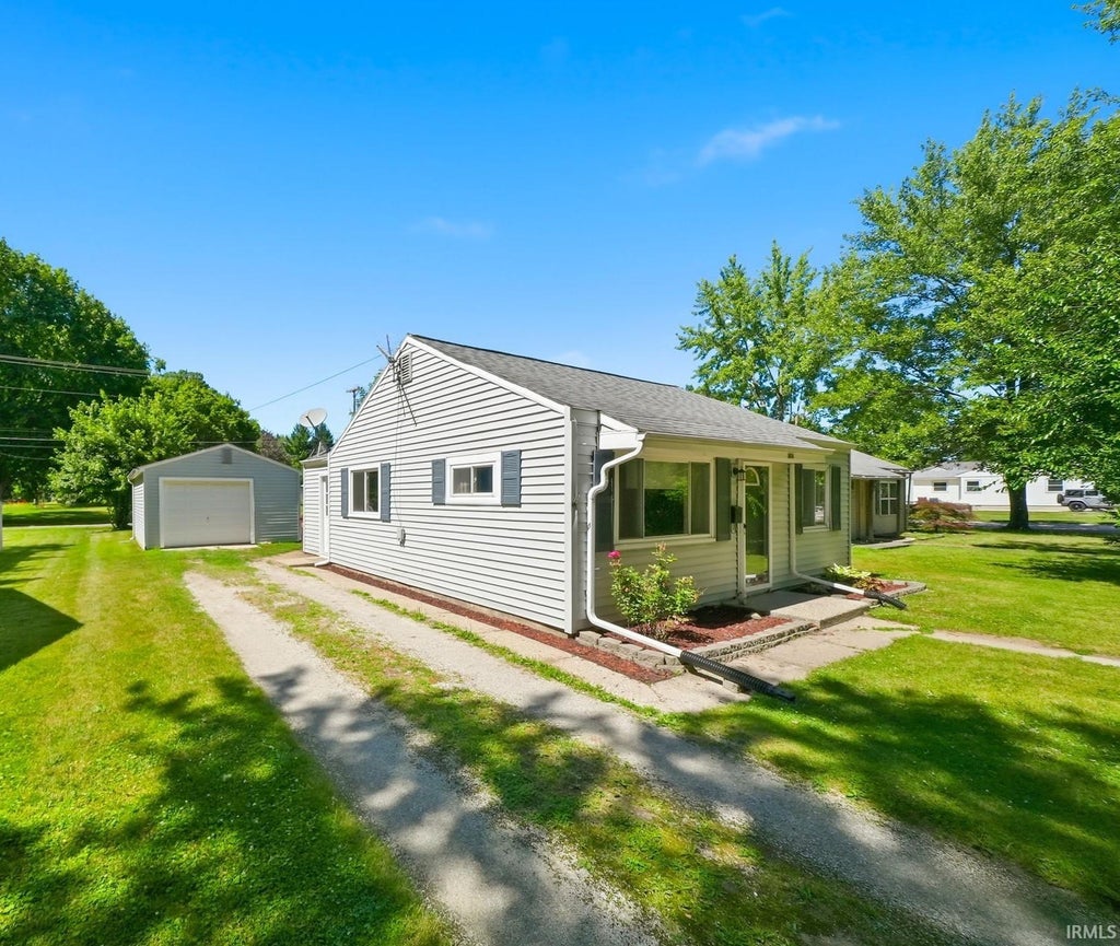 Photo of 804 W Ensley Avenue, Auburn, IN 46706 (MLS # 202632003)