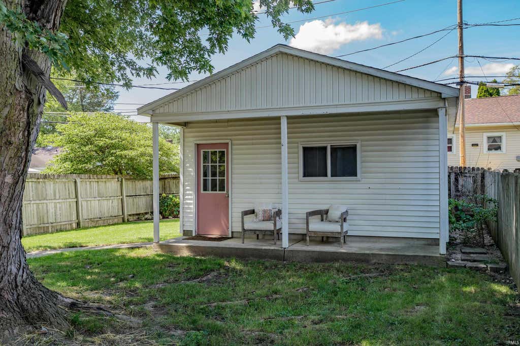 Photo of 1501 Runnion Avenue, Fort Wayne, IN 46808 (MLS # 202635090)