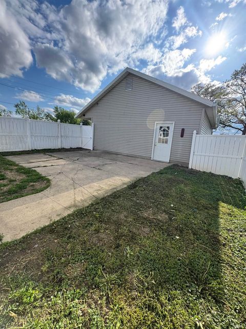Tiny photo for 202 Shadyside Street, Dunkirk, IN 47336 (MLS # 202615703)