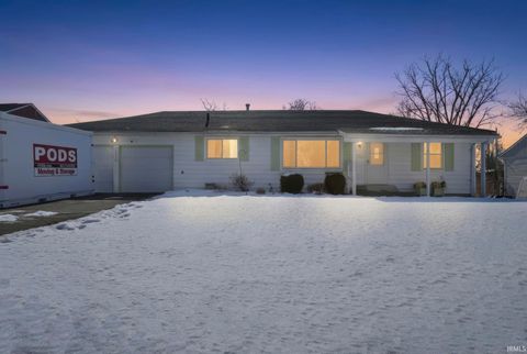 Photo of 1320 Ventura Lane, Fort Wayne, IN 46816 (MLS # 202604861)