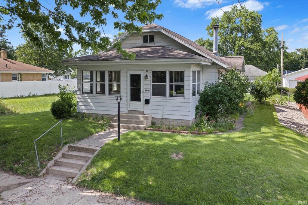 Photo of 809 E Victoria Street, South Bend, IN 46614 (MLS # 202624966)