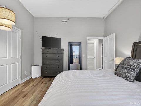 Tiny photo for 113 W Wayne Street #212, Fort Wayne, IN 46802 (MLS # 202618686)