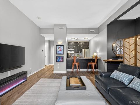 Tiny photo for 113 W Wayne Street #212, Fort Wayne, IN 46802 (MLS # 202618686)