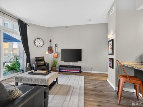 Tiny photo for 113 W Wayne Street #212, Fort Wayne, IN 46802 (MLS # 202618686)