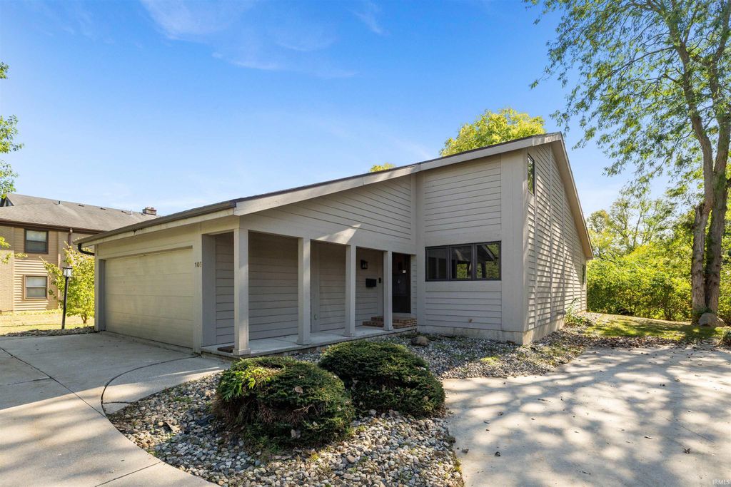 Photo of 271 N McClellan Street #105, Auburn, IN 46706 (MLS # 202603957)