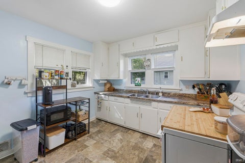 Tiny photo for 313 S Market Street, North Manchester, IN 46962 (MLS # 202642036)