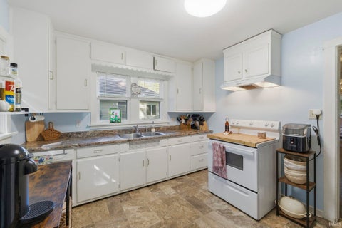 Tiny photo for 313 S Market Street, North Manchester, IN 46962 (MLS # 202642036)